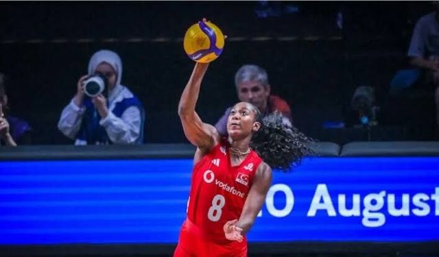 Sinead Jack Kısal Türk mü, Nasıl Türk Oldu ve İstiklal Marşını Nasıl Bu Kadar İyi Biliyor?