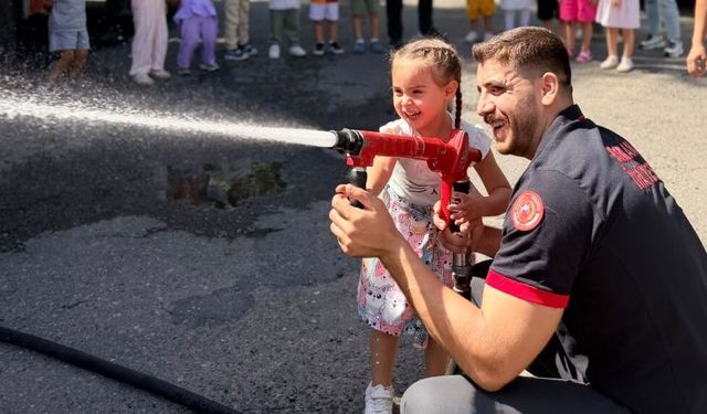 Minik İtfaiyeciler Görev Başında