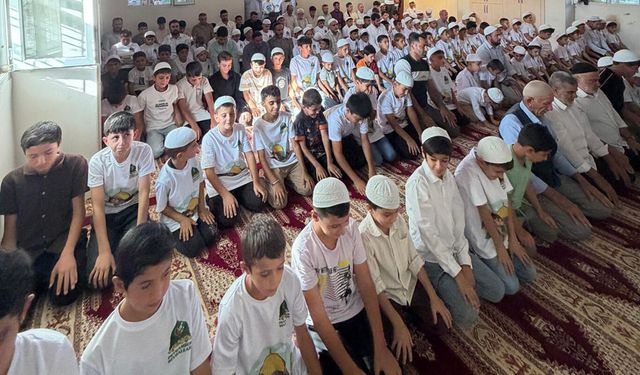 Minik Yüreklerden Büyük Çağrı: "Hayat Namazla Güzeldir"