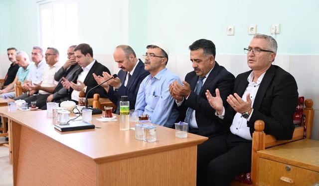 Vali Canalp’ten Merhum Hamit Aydın’ın Ailesine Taziye Ziyareti