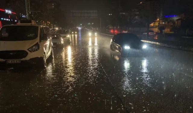 Gaziantep’te Sağanak Yağış Okulları Tatil Etti mi? 12 Ekim Pazartesi Günü Gaziantep’te Okul Var mı ve Valilik Son Dakika Kararı Ne Oldu?