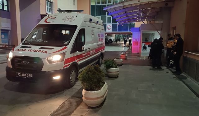ARACINDA SİLAHLA YARALI BULUNDU