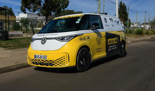 VOLKSWAGEN ID. BUZZ ZORLU PARKURDA KUSURSUZLUĞUN TARİHİNİ YAZDI! 92 ÜLKE, 100 BİN KİLOMETRE VE TEK BİR ARIZA BİLE YOK!