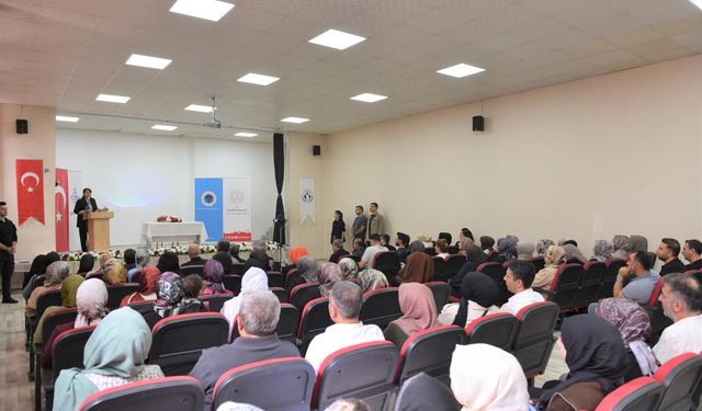 Güçlü Aile, Güçlü Toplum Mesajı! Dr. Ayten Canalp Velilerle Buluştu