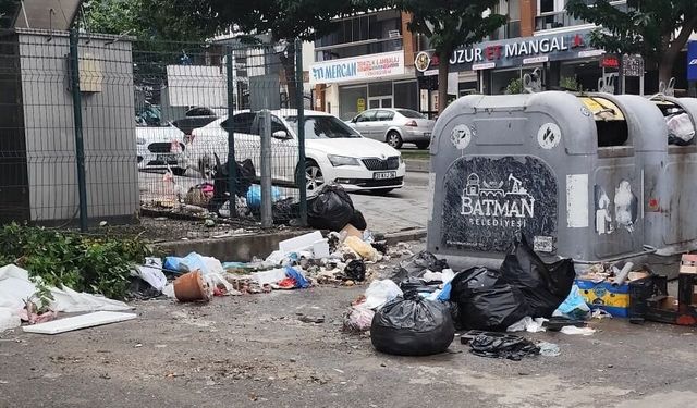 Gültepe’de Çöp Krizi! Toplanmayan Çöpler Tepki Çekti