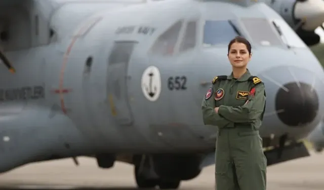Deniz Kuvvetleri’nin İlk Kadın Pilotu Hilal Aydın Kimdir? Deniz Üsteğmen Hilal Aydın Nereli, Kaç Yaşında ve Eğitim Süreci Nasıl?