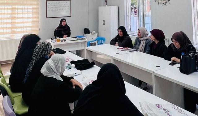 Kadın kursiyerlere Manevi Değerler Eğitimi