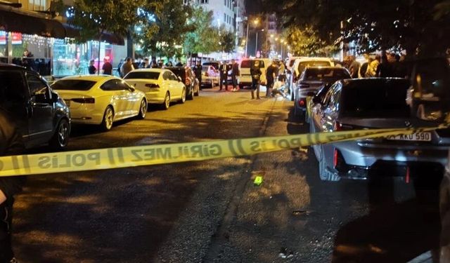 Motosikletle geldiler, iş yerine ateş edip kaçtılar