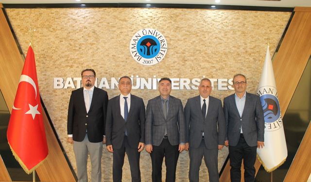 PROF.DR. KARAHOCAGİL’DEN REKTÖR DEMİR’E ZİYARET