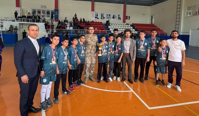 Sason’da Voleybol Turnuvası Sona Erdi: Şampiyon İstiklal Ortaokulu