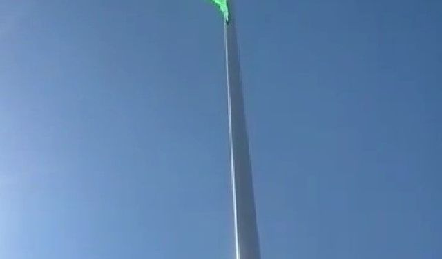 Azerbaycan Bayrağındaki Yeşil Renk Ne Anlama Gelir? Üç Renk Neyi Simgeler? Hilal ve Sekiz Köşeli Yıldızın Sırrı Nedir?