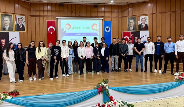 Üniversiteli gençlere alkol bağımlılığı eğitimi