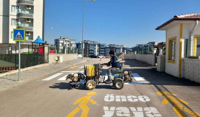 OKULLARDA TRAFİK UYARI LEVHA ÇALIŞMASI YAPILDI