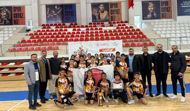 BİNATLI ORTAOKULU KORFBOL ŞAMPİYONU OLDU