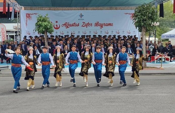 Batman’da Zafer Coşkusu: 104 Yıllık Gurur Törenlerle Yaşatıldı