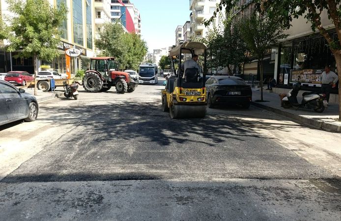 Batman’da Yol Açma Ve Asfalt Çalışmaları Hız Kesmiyor