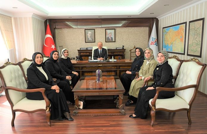 Birlik Vakfı Kadınlar Komisyonundan Vali Canalp’e Anlamlı Ziyaret