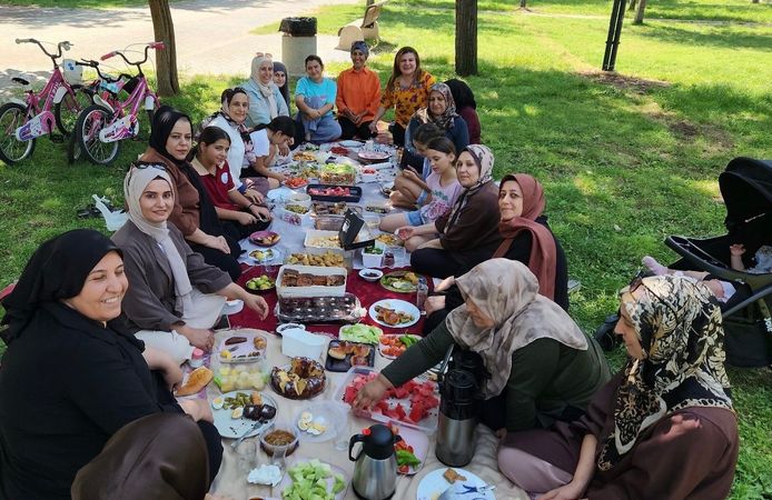 ÇATOM’da Mezuniyet Coşkusu: Kursiyerler Hem Öğrendi Hem Eğlendi