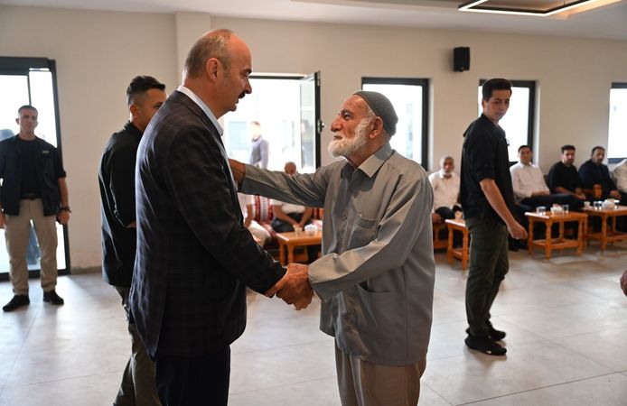 Duman faciası sonrası acı ziyaret! Vali Canalp’ten ailelere taziye