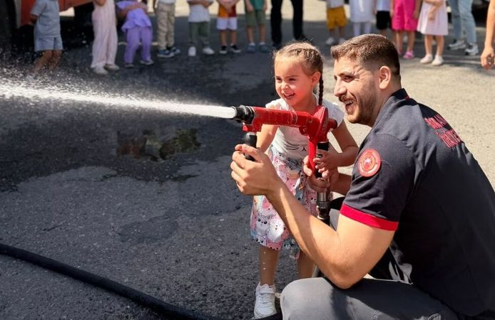 Minik İtfaiyeciler Görev Başında