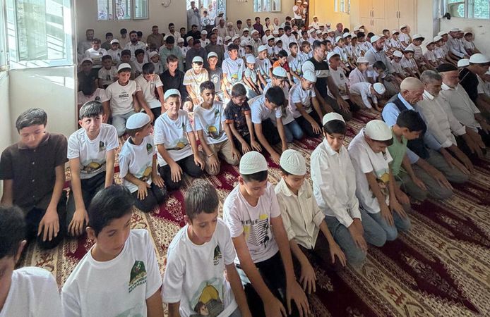 Minik Yüreklerden Büyük Çağrı: "Hayat Namazla Güzeldir"