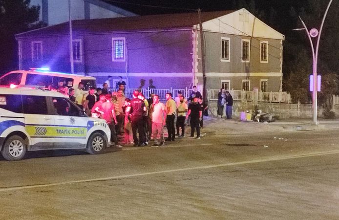 Motosikletli kurye ile otomobil çarpıştı: Bir yaralı