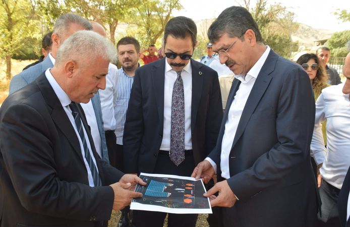 Nasıroğlu, Gercüş Gençlik Merkezi projesini inceledi