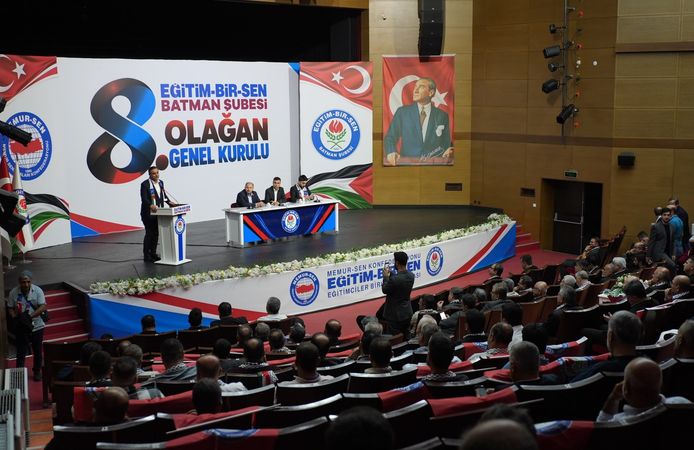 Eğitim-Bir-Sen’de Şehmuz Önlü güven tazeledi