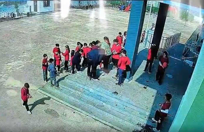 Heimlich Manevrasıyla Öğrenciyi Kurtardı: O Anlar Kamerada