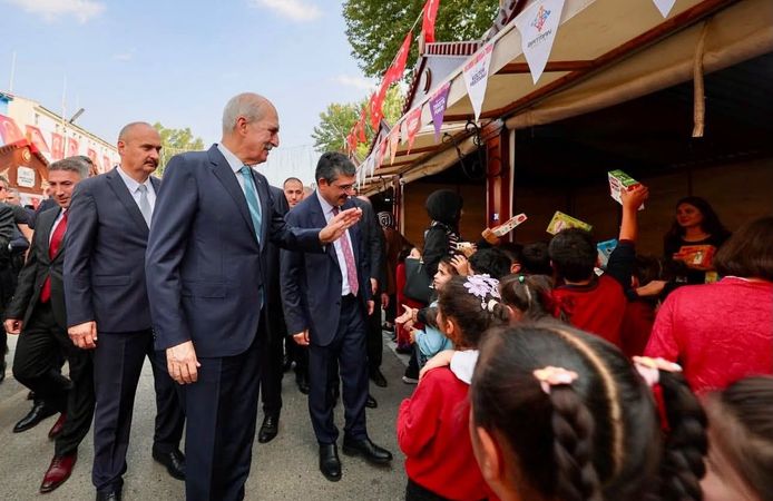 Numan Kurtulmuş Batman Kitap Fuarı’nı Ziyaret Etti