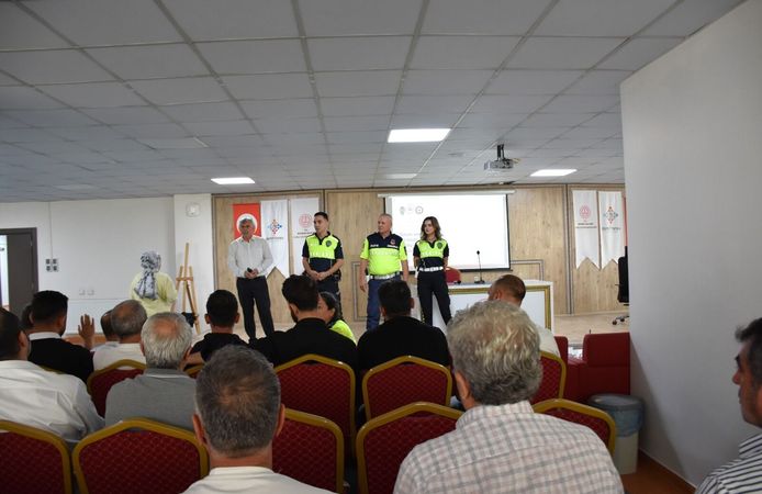 Öğrenci Servis Şoförleri ve Rehber Personele Trafik Eğitimi