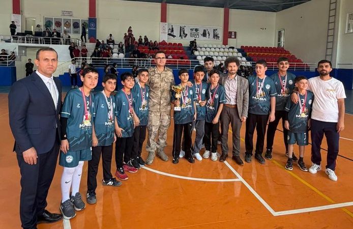 Sason’da Voleybol Turnuvası Sona Erdi: Şampiyon İstiklal Ortaokulu