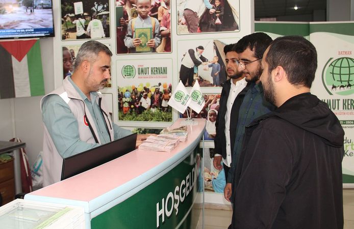 Üniversite öğrencileri kermes gelirini Gazze'ye bağışladı