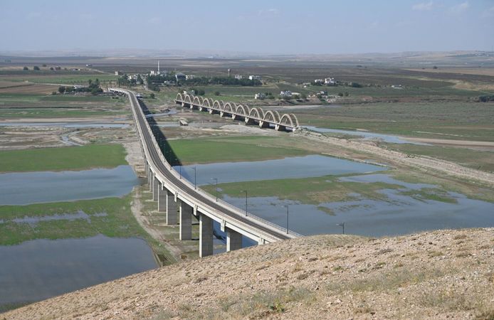 Zilek’te Uydu Kent İçin İlk Adım: Vali Canalp Sahada İnceledi