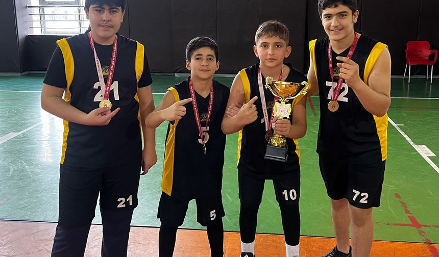 BASKETBOLDA ÇİFTE ŞAMPİYONLUK