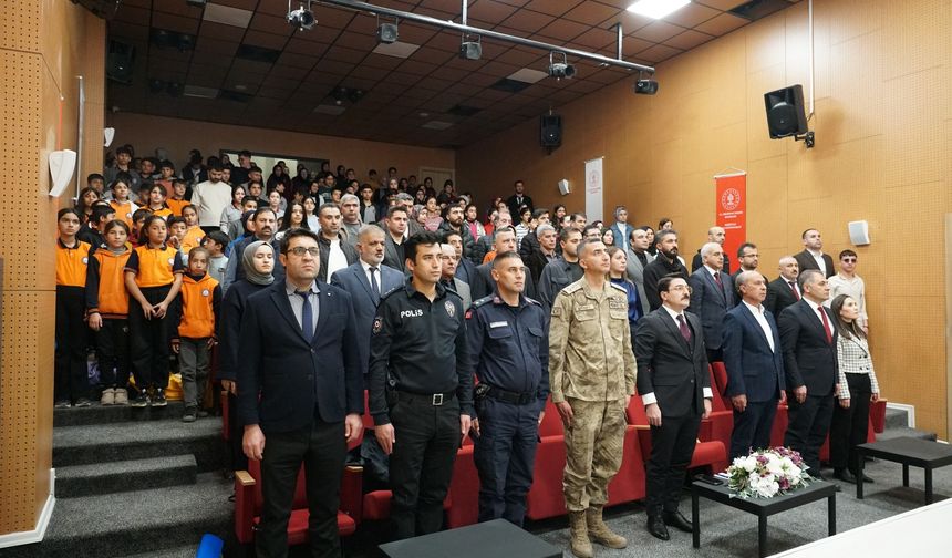 Beşiri'de Mehmet Akif Ersoy'u andı