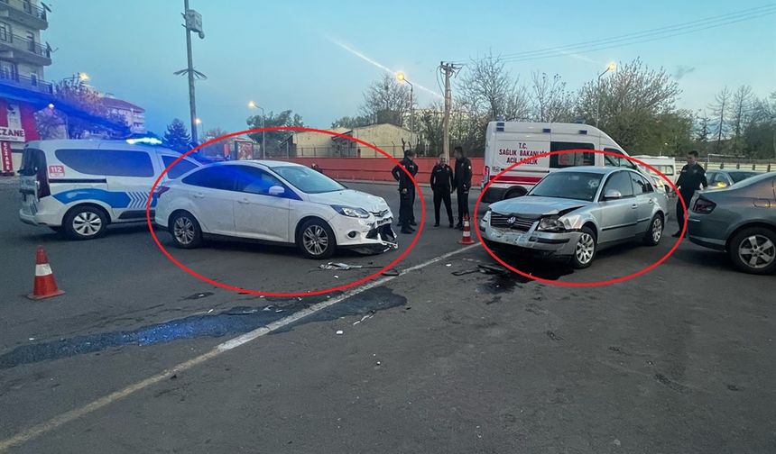 Evli sevgilisinin aracına çarptı