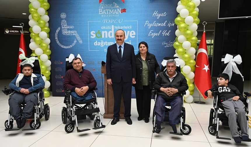 Batman Belediyesi'den Engelli Vatandaşlara Tekerlekli Sandalye