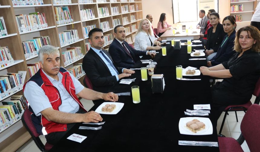 Diyarbakır Vakıflar Bölge Müdürlüğü’nden Cezaevindeki Çocuklara Tatlı İkramı