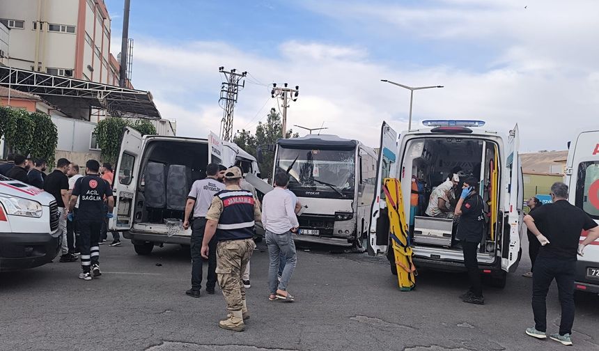Minibüs İle Otobüs Çarpıştı: 7  Yaralı