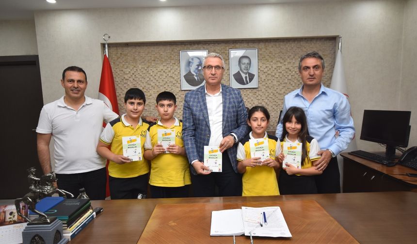 “Çocukça Masallar” İl Müdürüne Takdim Edildi