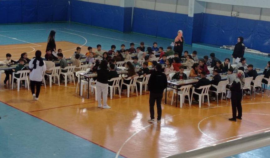 Beşiri'de Minik Ustalar Satrançta Yarıştı!