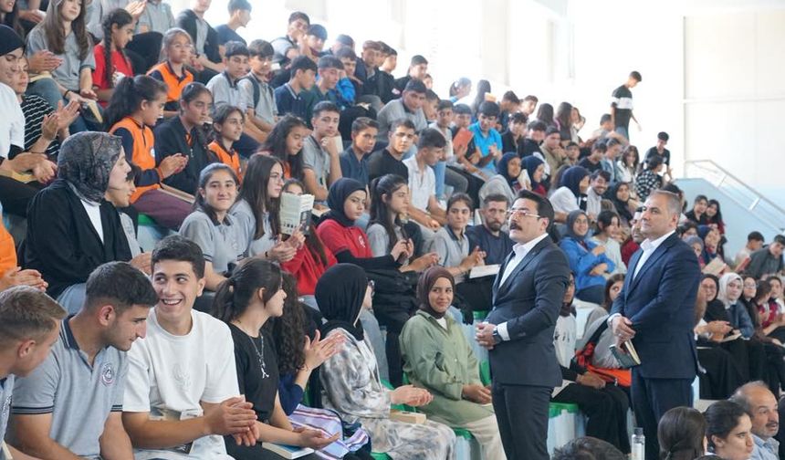 Kaymakamdan Anlamlı Mesaj: “Geleceği Kitaplarla İnşa Edelim”