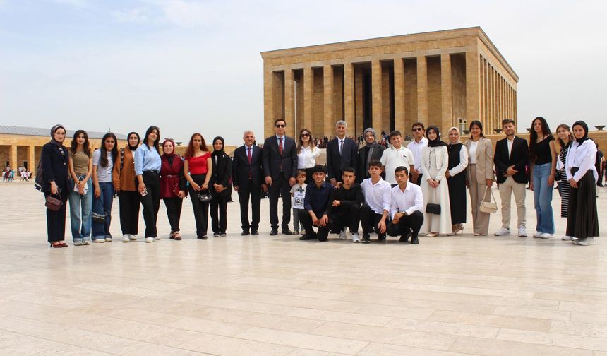 Gercüş’ten Anıtkabir’e Saygı Duruşu