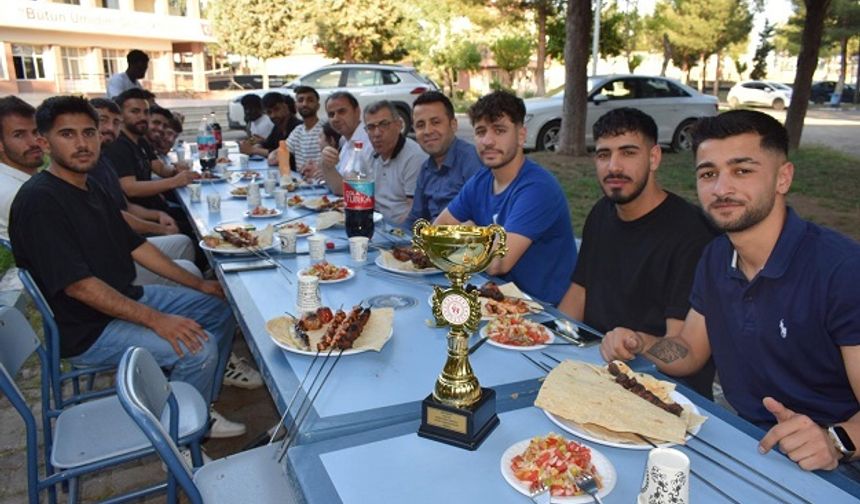 Bölge İkincisi Futbol Takımına Mangal Morali