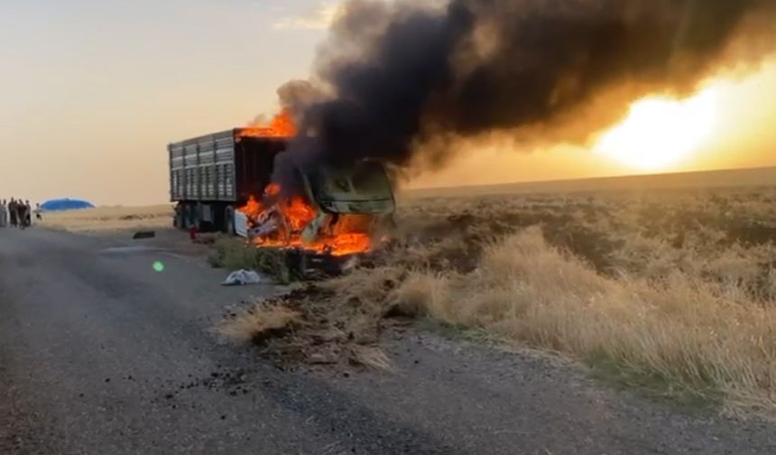 Diyarbakır’da tır alev alev yandı