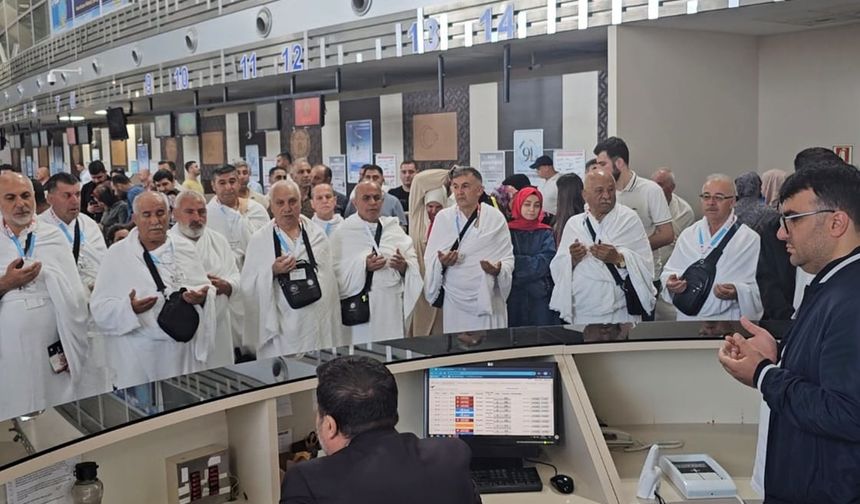 İlk Hac Kafilesi Dualarla Kutsal Topraklara Uğurlandı