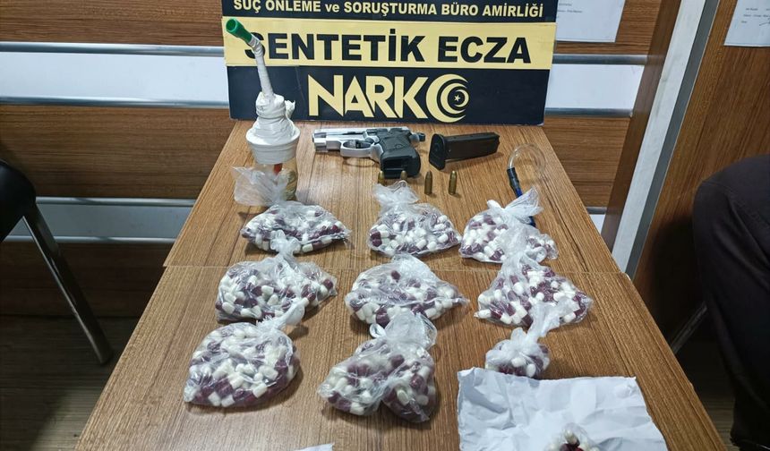Otomobilde 479 sentetik hap ele geçirildi: 5 gözaltı