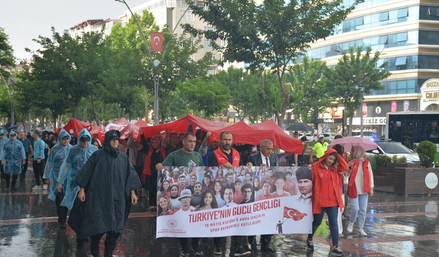Batman’da Gençlik Haftası Yağmura Rağmen Coşkuyla Başladı