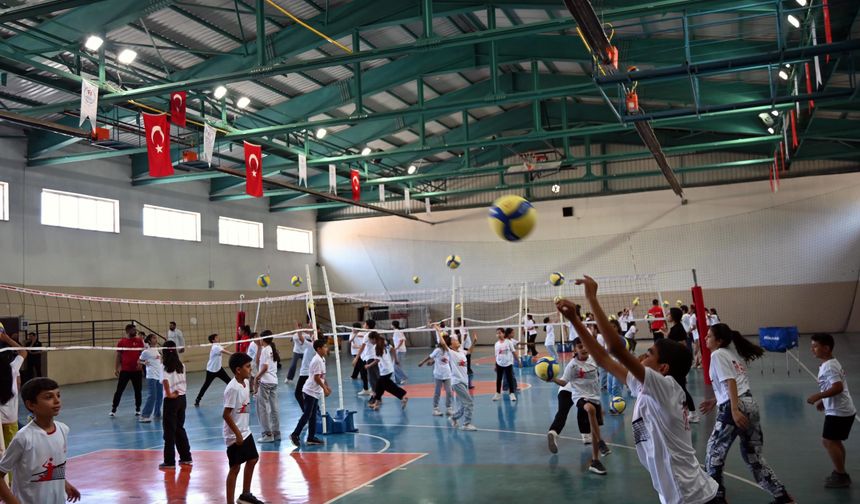 Fabrika Voleybol’un 40’ıncısı Mardin’in Derik ilçesinde açıldı